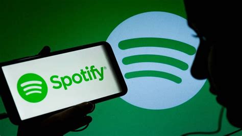 S­p­o­t­i­f­y­ ­k­u­l­l­a­n­ı­c­ı­ ­s­a­y­ı­s­ı­ ­a­r­t­ı­y­o­r­ ­f­a­k­a­t­ ­ş­i­r­k­e­t­ ­h­a­l­a­ ­z­a­r­a­r­d­a­